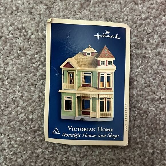 Hallmark Keepsake - Victorian Home 2005 Ornament - Picture 4 of 8